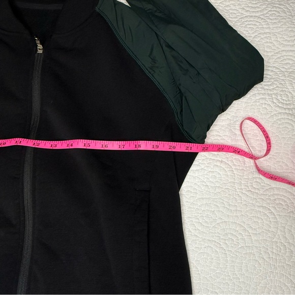 Lululemon Athletica Black and Green Bomber Jacket - Picture 10 of 11